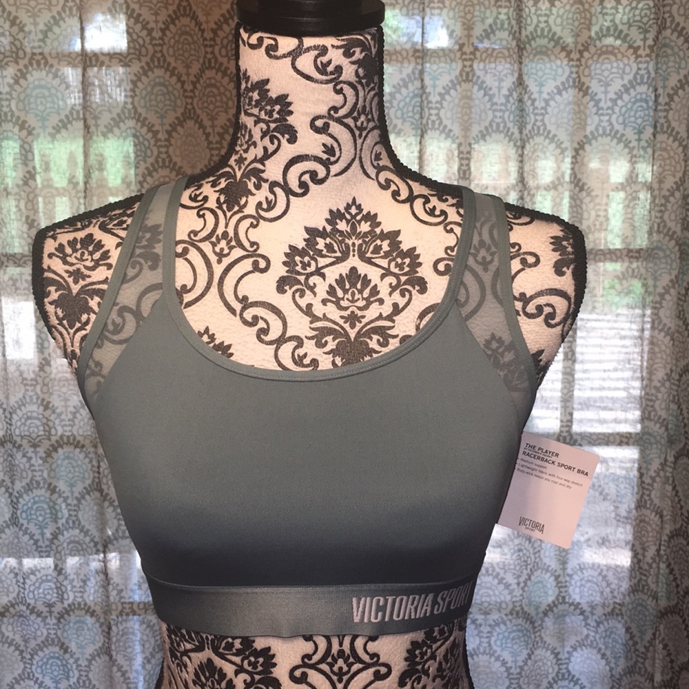 VS Sports Bra. NWT 💚